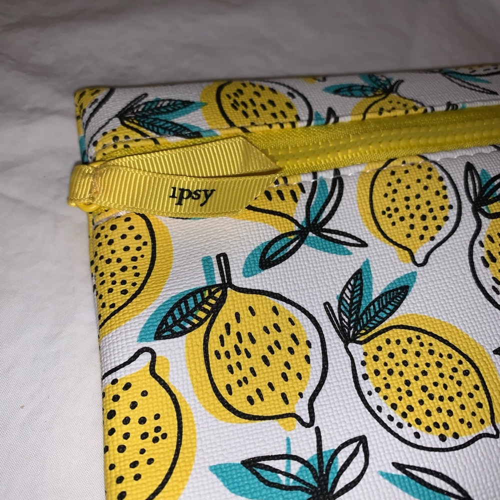 Ipsy Lemon Bag - Picture 3 of 3